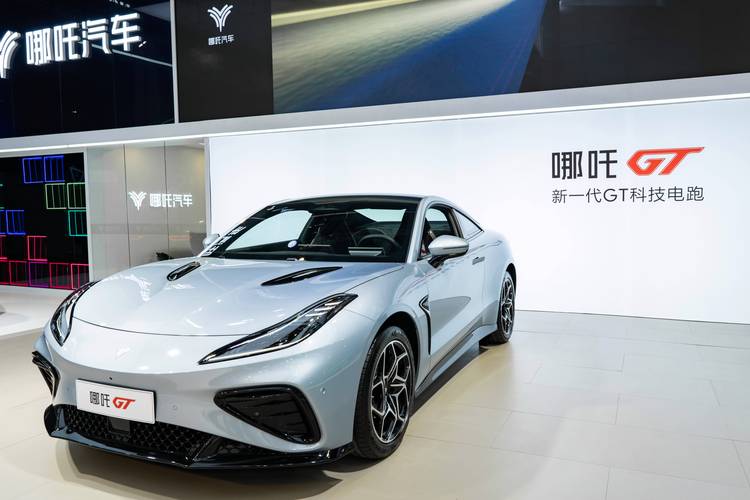 广州番禺区万宏悦企业管理咨询哪吒汽车在智能汽车领域的表现，领途汽车在新能源汽车市场中的影响力