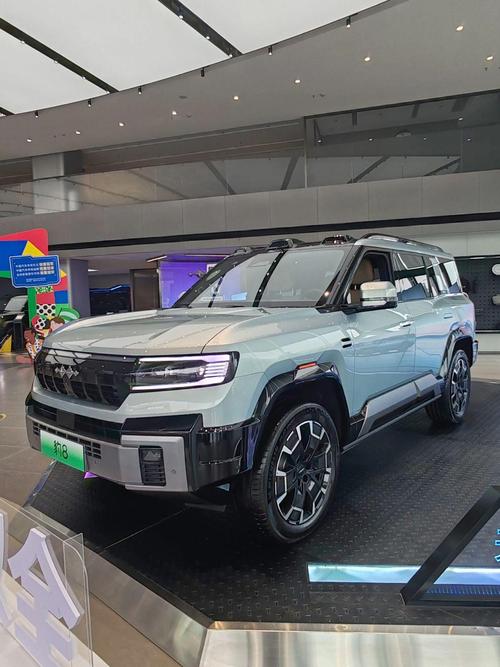 广州番禺区万宏悦企业管理咨询比亚迪方程豹硬派越野的爆款，英菲尼迪35周年与你共成长